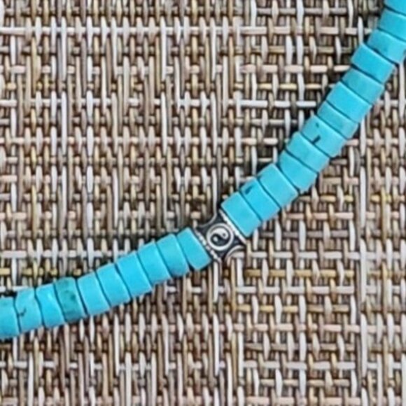NECKLACE TURQUOISE HEISHI, WITH YIN YANG STERLING SILVER BEADS. - Picture 3 of 3